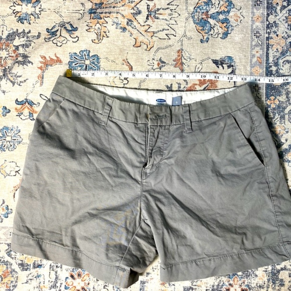 Old‎ navy grey slack shorts size 0